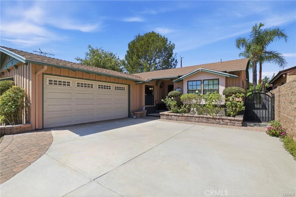 1221 N Lima Street, Burbank, CA 91505