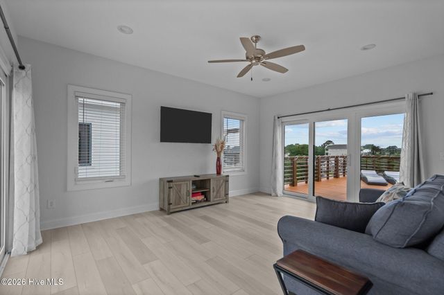 817 S Third Street S, Carolina Beach, NC 28428