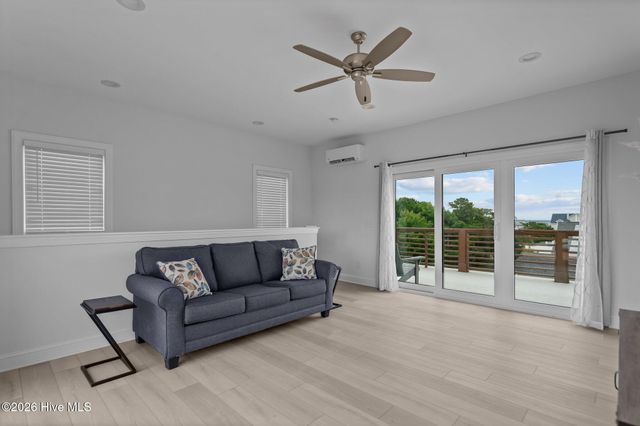 817 S Third Street S, Carolina Beach, NC 28428