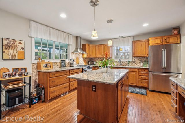 24871 Edgemont Drive, Southfield, MI 48033