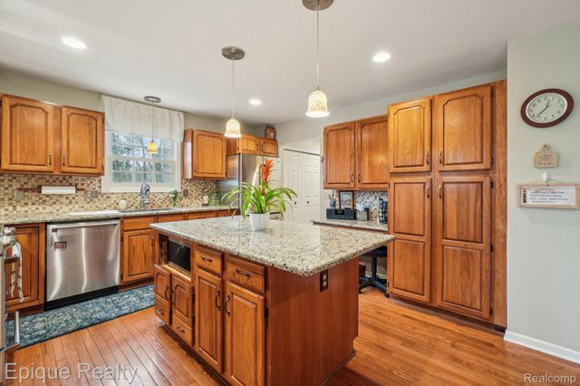 24871 Edgemont Drive, Southfield, MI 48033