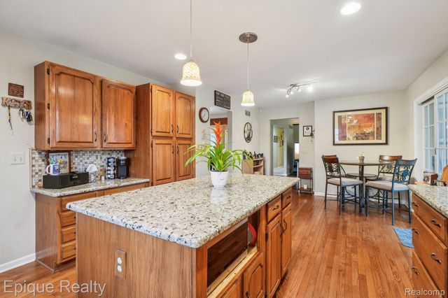 24871 Edgemont Drive, Southfield, MI 48033