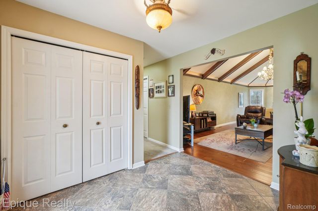 24871 Edgemont Drive, Southfield, MI 48033