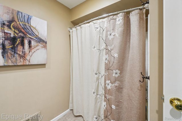 24871 Edgemont Drive, Southfield, MI 48033