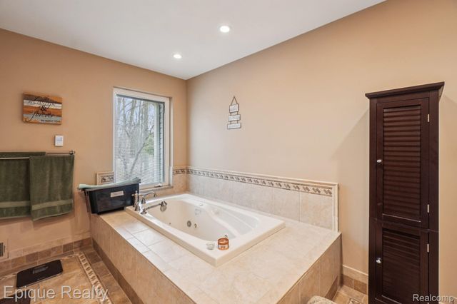 24871 Edgemont Drive, Southfield, MI 48033