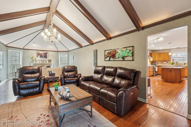 24871 Edgemont Drive, Southfield, MI 48033