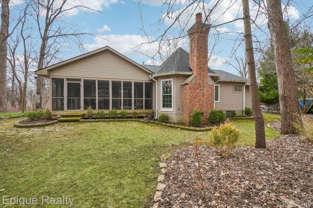 24871 Edgemont Drive, Southfield, MI 48033