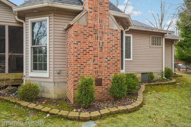 24871 Edgemont Drive, Southfield, MI 48033