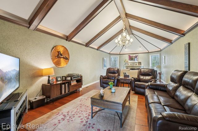 24871 Edgemont Drive, Southfield, MI 48033