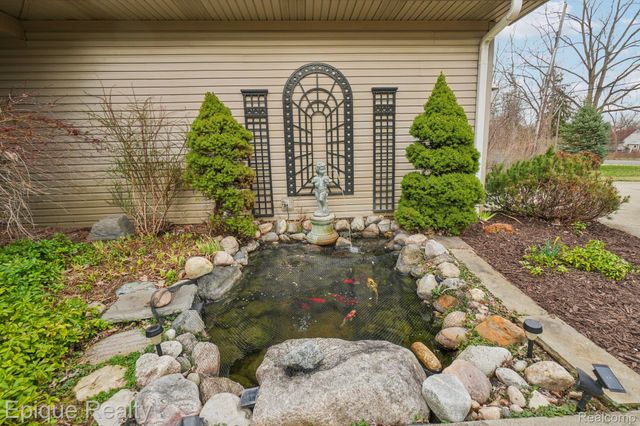 24871 Edgemont Drive, Southfield, MI 48033