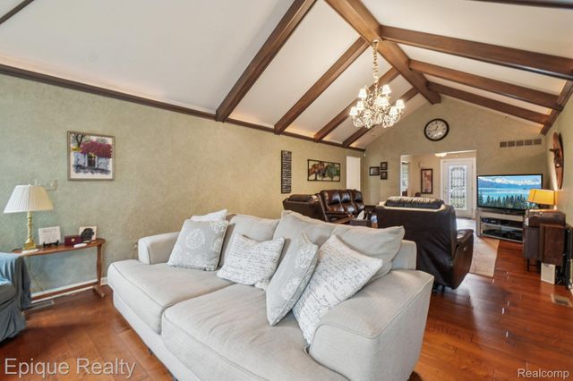 24871 Edgemont Drive, Southfield, MI 48033