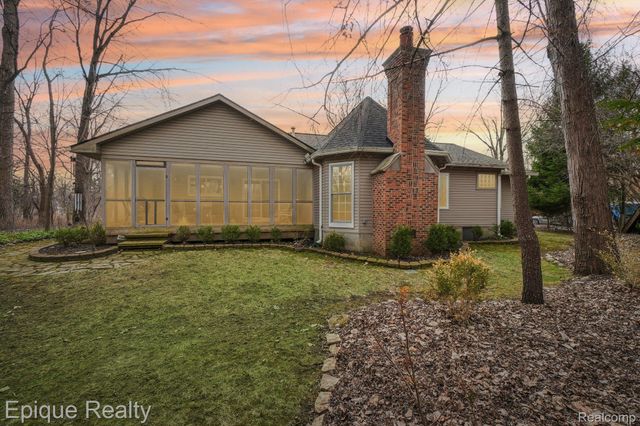 24871 Edgemont Drive, Southfield, MI 48033
