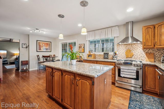 24871 Edgemont Drive, Southfield, MI 48033