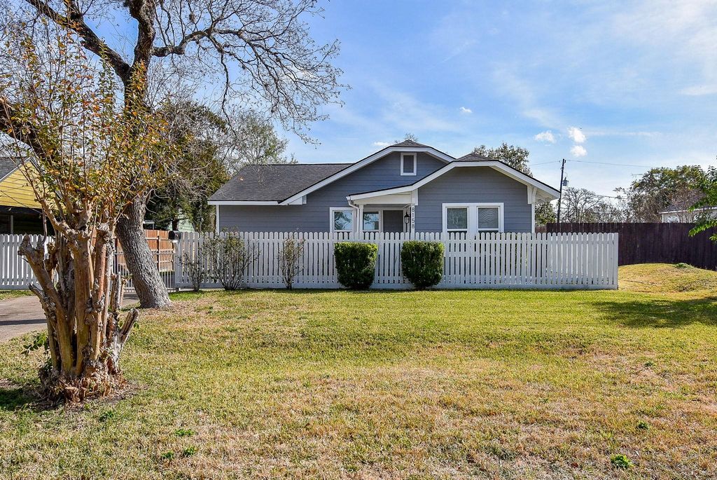 8158 Niles Street, Houston, TX 77017