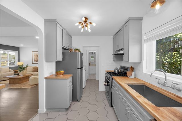 101 E 35th, Long Beach, CA 90807