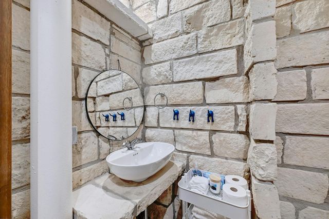 6021 Circle J RD, Marble Falls, TX 78654