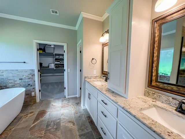 4550 Highland Hills Drive, Norman, OK 73026