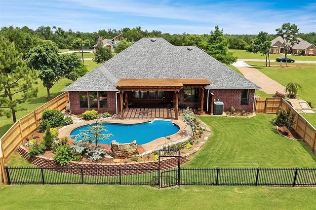 4550 Highland Hills Drive, Norman, OK 73026