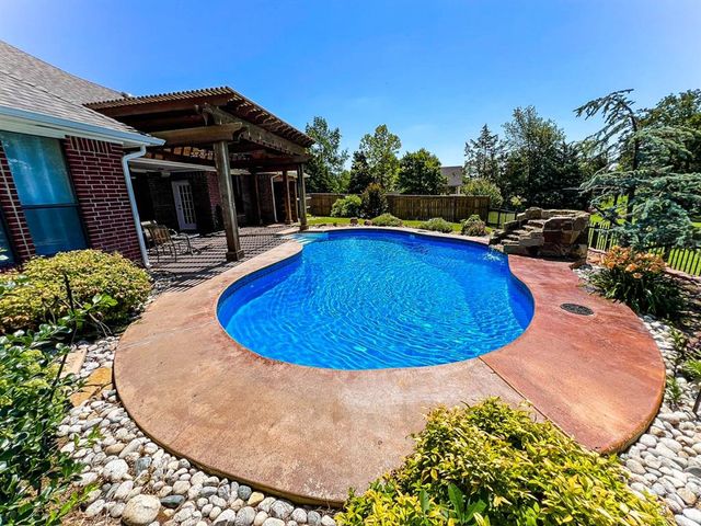 4550 Highland Hills Drive, Norman, OK 73026