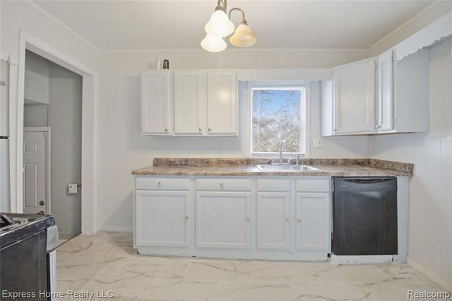 7569 Westminster Avenue, Warren, MI 48091