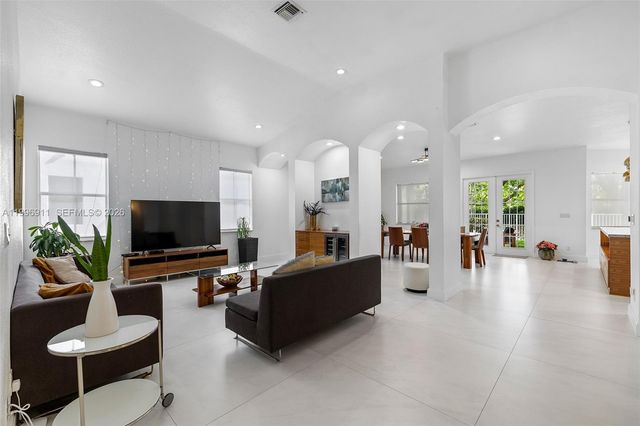 3870 E Hibiscus St, Weston, FL 33332