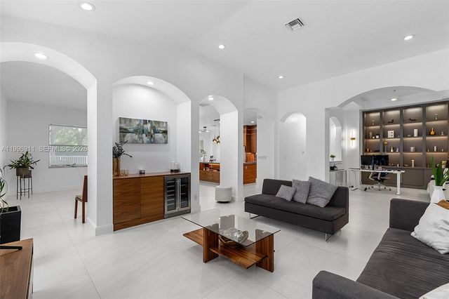 3870 E Hibiscus St, Weston, FL 33332