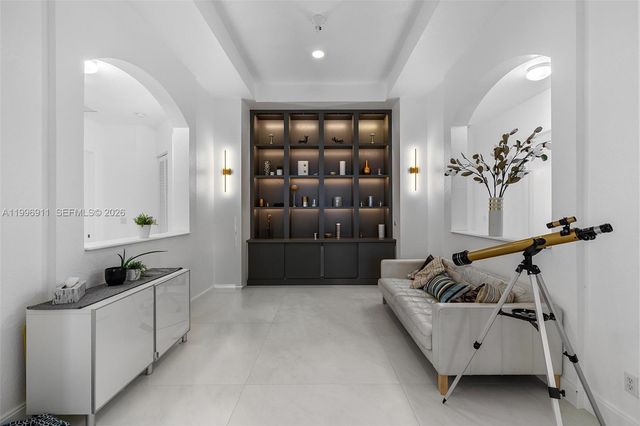 3870 E Hibiscus St, Weston, FL 33332