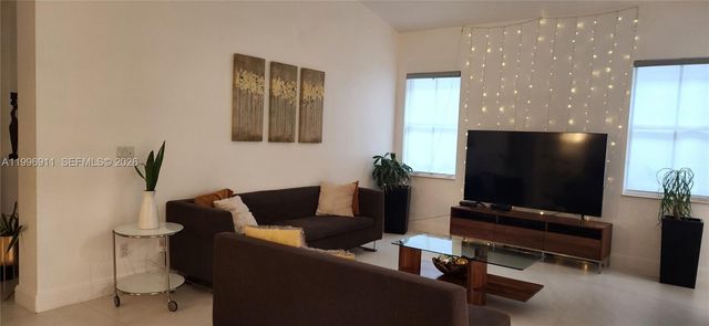 3870 E Hibiscus St, Weston, FL 33332