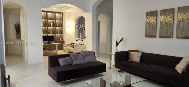 3870 E Hibiscus St, Weston, FL 33332