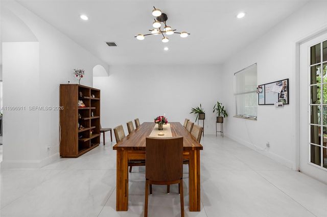 3870 E Hibiscus St, Weston, FL 33332