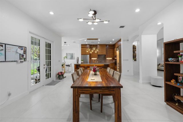 3870 E Hibiscus St, Weston, FL 33332