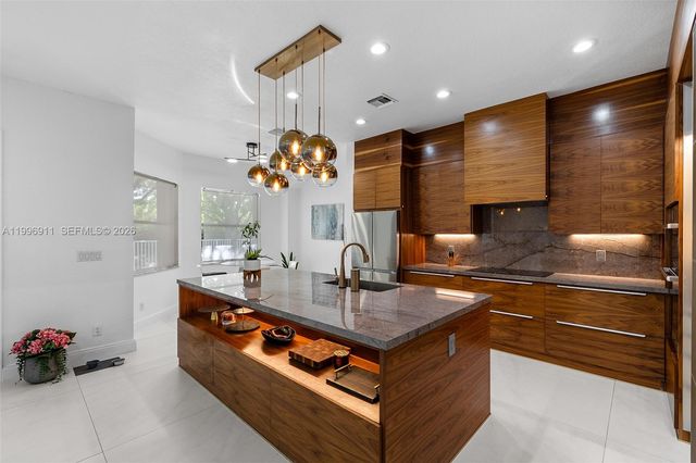 3870 E Hibiscus St, Weston, FL 33332