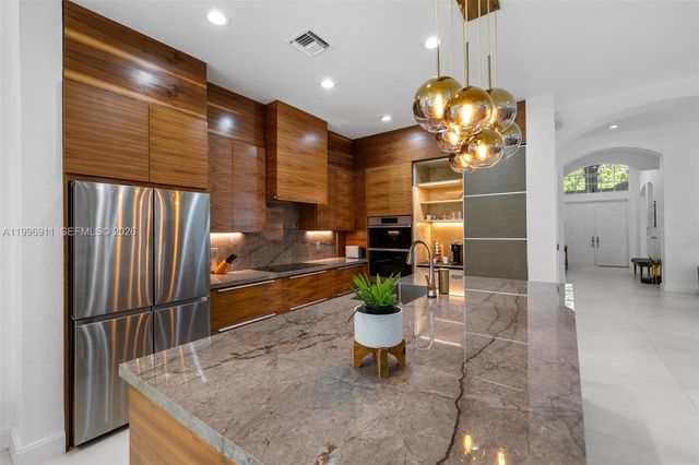 3870 E Hibiscus St, Weston, FL 33332