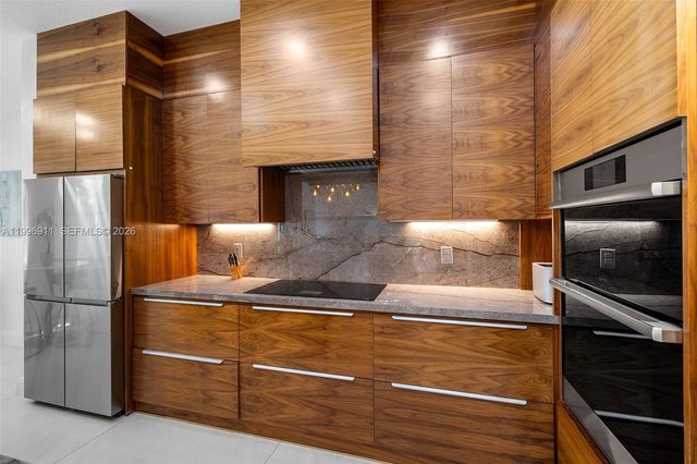 3870 E Hibiscus St, Weston, FL 33332