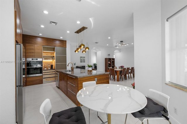 3870 E Hibiscus St, Weston, FL 33332