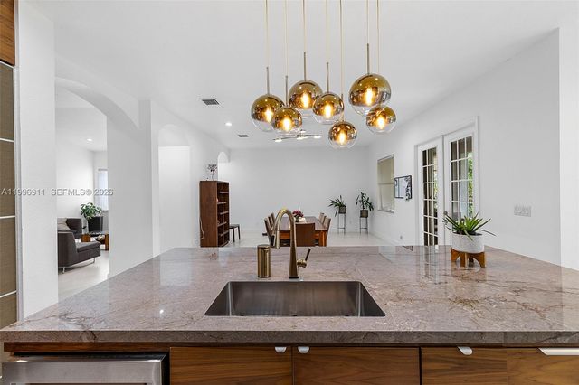 3870 E Hibiscus St, Weston, FL 33332