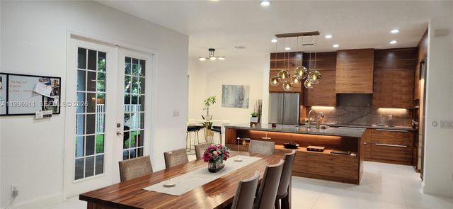 3870 E Hibiscus St, Weston, FL 33332