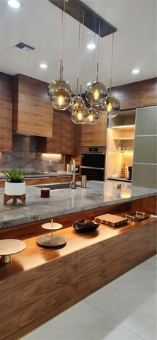 3870 E Hibiscus St, Weston, FL 33332