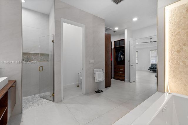 3870 E Hibiscus St, Weston, FL 33332