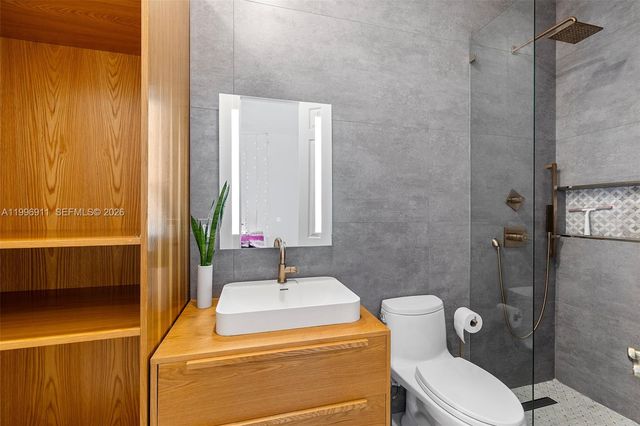 3870 E Hibiscus St, Weston, FL 33332