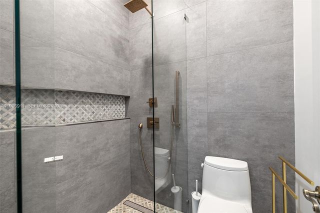 3870 E Hibiscus St, Weston, FL 33332