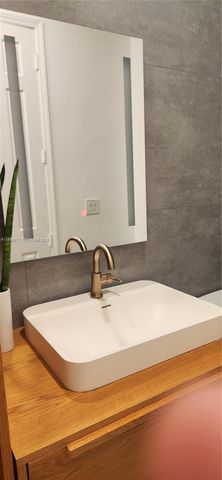 3870 E Hibiscus St, Weston, FL 33332