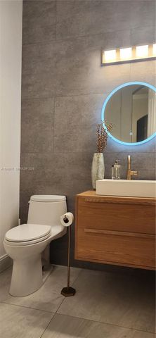 3870 E Hibiscus St, Weston, FL 33332