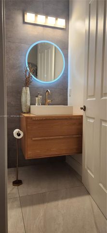 3870 E Hibiscus St, Weston, FL 33332