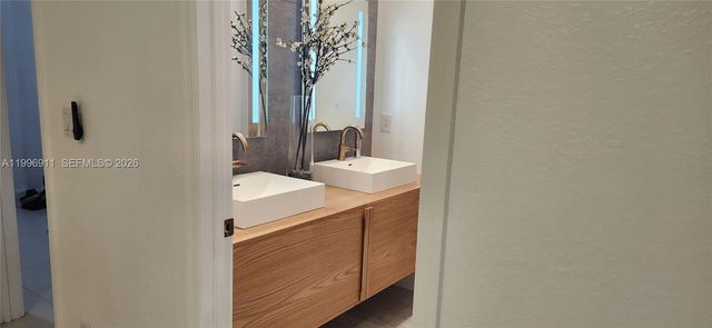 3870 E Hibiscus St, Weston, FL 33332