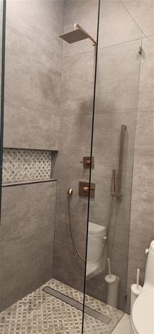 3870 E Hibiscus St, Weston, FL 33332