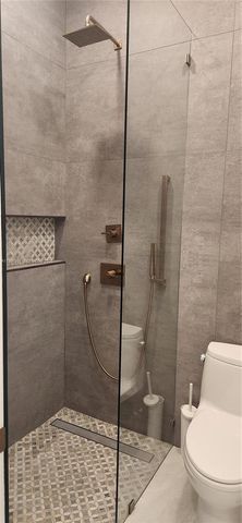 3870 E Hibiscus St, Weston, FL 33332