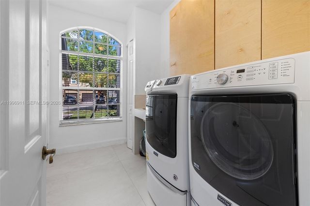 3870 E Hibiscus St, Weston, FL 33332