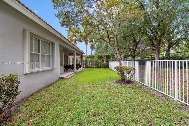 3870 E Hibiscus St, Weston, FL 33332