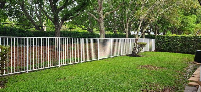 3870 E Hibiscus St, Weston, FL 33332